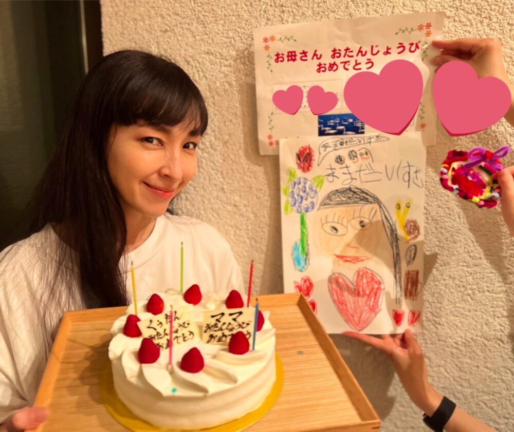 誕生日を祝ってもらう麻生久美子